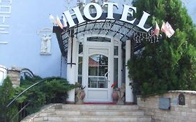 Matus Hotel